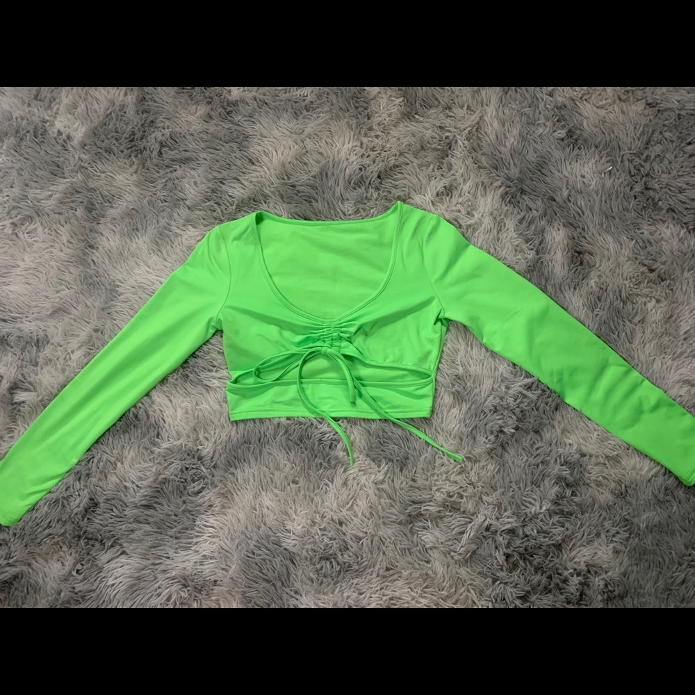 Neon green crop top 💚